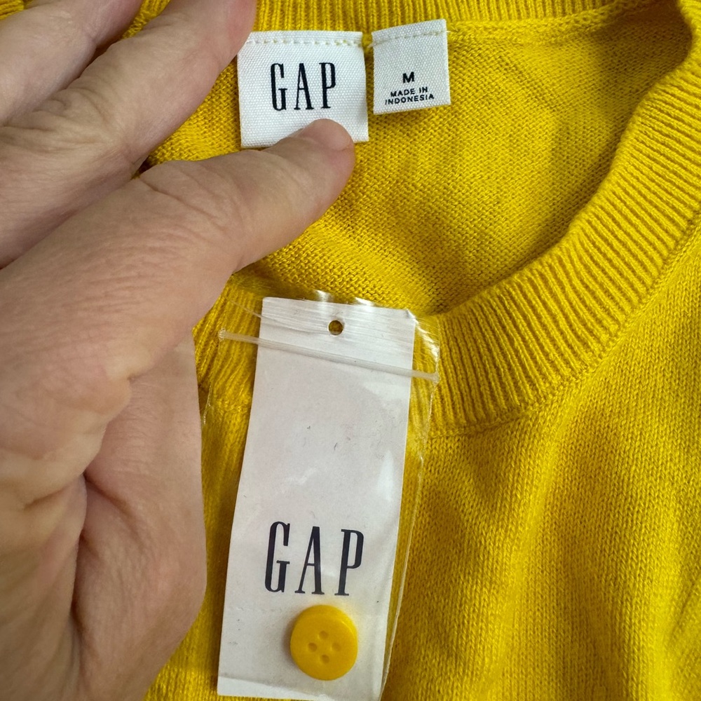 NWT gap button front sweater size medium NWT - image 3